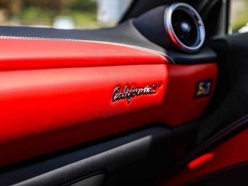 Used 2015 Ferrari California T RWD image 41