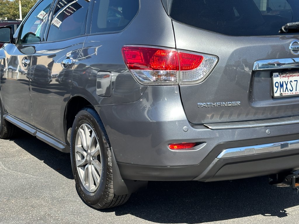 Used 2016 Nissan Pathfinder SV FWD image 4