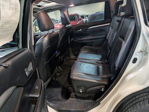 Used 2015 Toyota Highlander XLE image 22