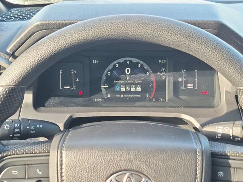 Certified 2025 Toyota Tacoma SR5 AWD/4WD image 26