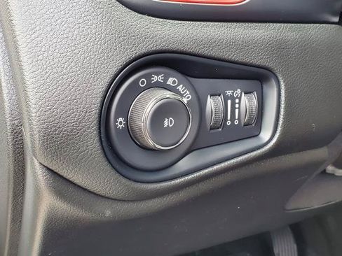 Used 2023 Jeep Renegade Trailhawk w/ Trailhawk Elite Group AWD/4WD image 9