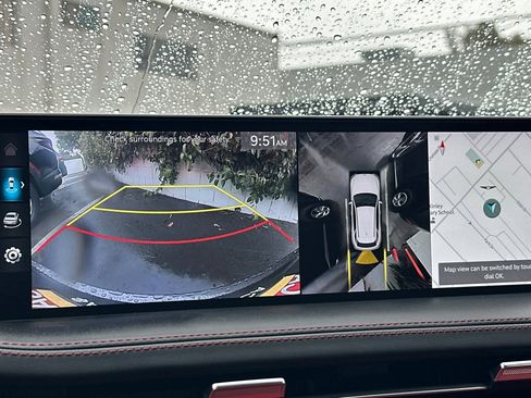 Used 2023 Genesis GV70 2.5T w/ Sport Prestige Package image 21