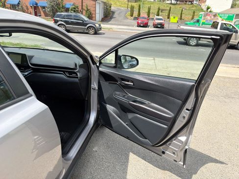 Used 2018 Toyota C-HR XLE image 15