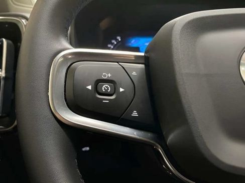 Used 2025 Volvo XC40 B5 Plus AWD/4WD image 33