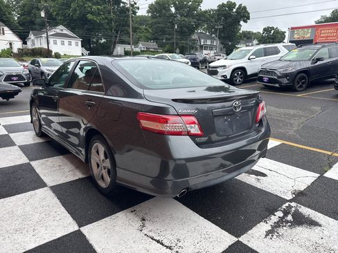 Used 2011 Toyota Camry SE w/ SE Extra-Value Pkg #1 FWD image 4