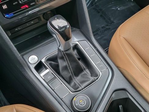 Used 2022 Volkswagen Tiguan SE R-Line image 18