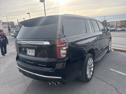 Used 2022 Chevrolet Suburban Premier image 3