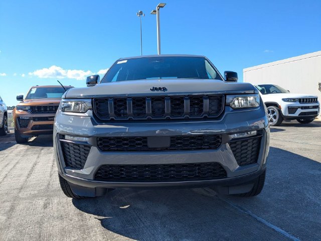 New 2027 Jeep Grand Cherokee Limited w/ Limited Altitude Package RWD image 9