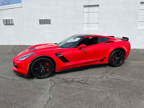 Used 2015 Chevrolet Corvette Z06 w/ 3LZ Preferred Equipment Group image 5