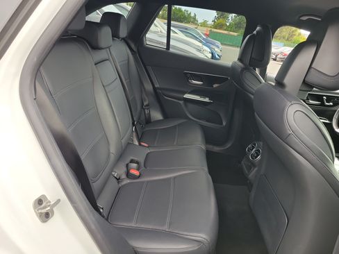 Used 2024 Mercedes-Benz GLC 300 image 23