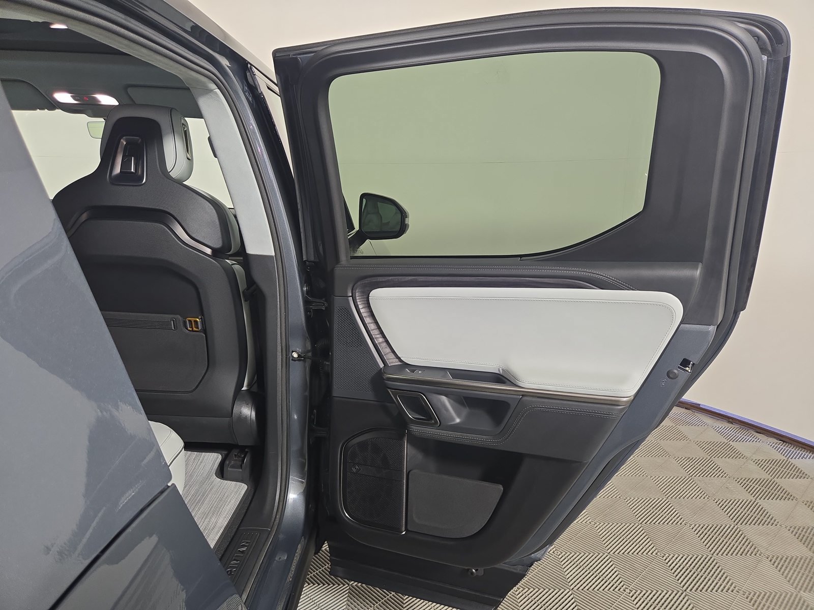 Used 2024 Rivian R1T Adventure Dual AWD/4WD image 19