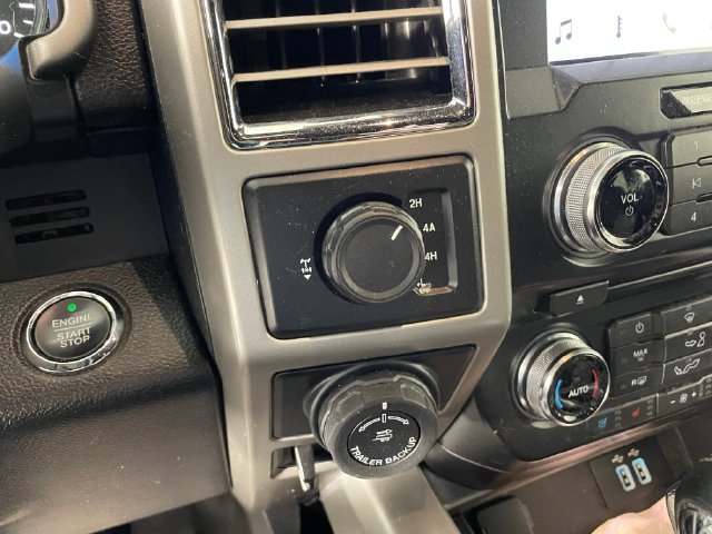 Used 2016 Ford F150 Lariat w/ Equipment Group 502A Luxury AWD/4WD image 3