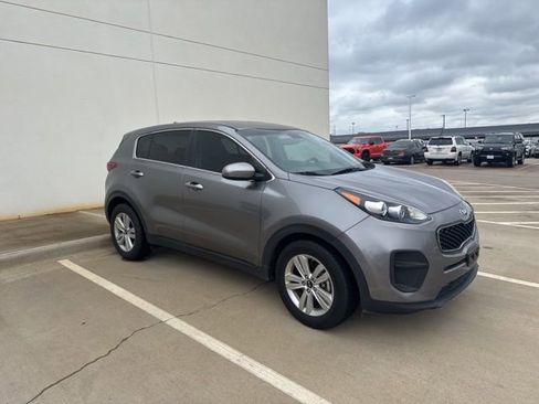 Used 2017 Kia Sportage LX image 2