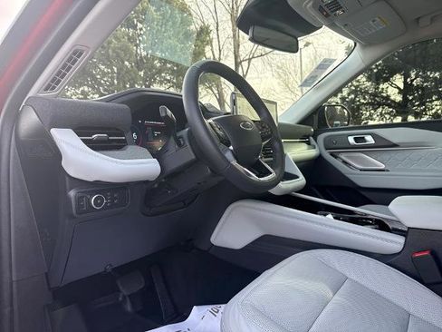 Certified 2025 Ford Explorer Platinum w/ Ultimate Package image 12