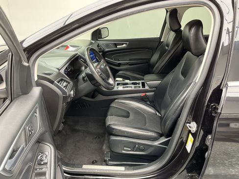 Used 2022 Ford Edge Titanium image 3