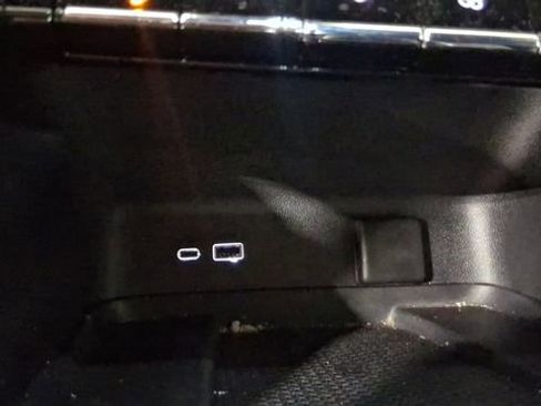 Used 2024 Chevrolet Traverse LT w/ Enhanced Driving Package image 34