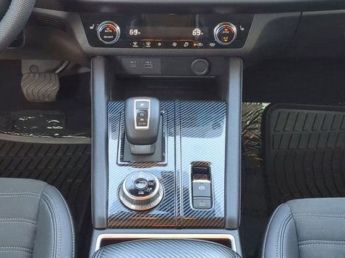 Used 2023 Mitsubishi Outlander SE AWD/4WD image 18