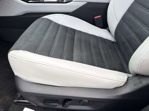 New 2026 Mitsubishi Outlander SE FWD image 25