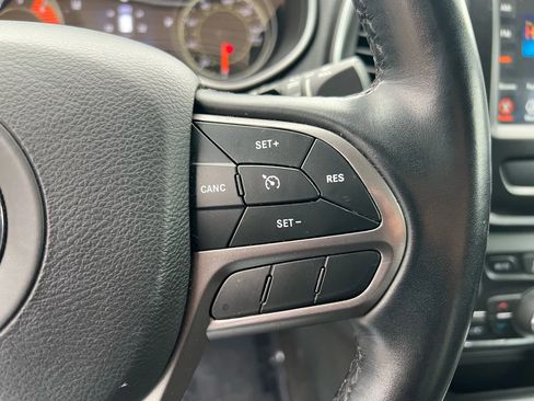 Used 2021 Jeep Cherokee Latitude Lux w/ Sun & Sound Group image 17