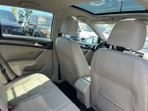 Used 2018 Volkswagen Golf SE FWD image 17