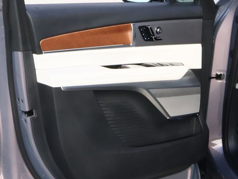 Used 2026 Cadillac Vistiq Luxury image 17