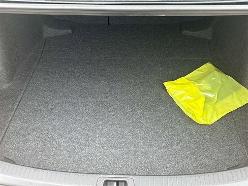 Used 2025 Toyota Corolla SE image 24