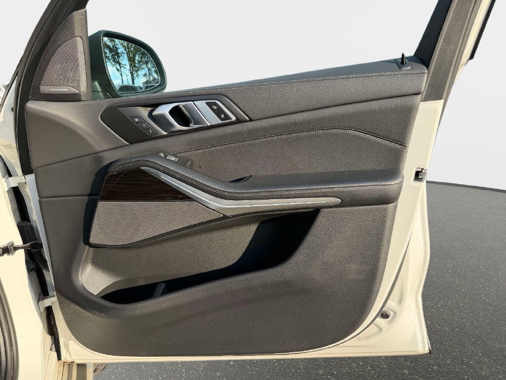 Used 2025 BMW X7 xDrive40i AWD/4WD image 8