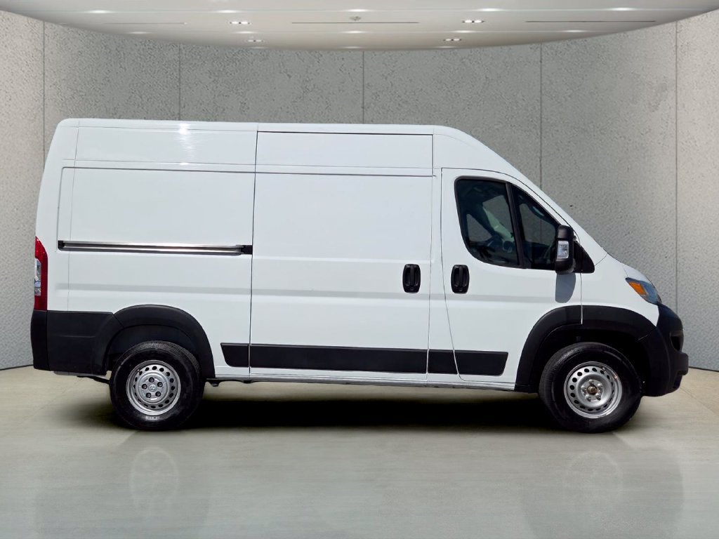 Used 2024 RAM ProMaster 2500 w/ Convenience Group FWD image 4