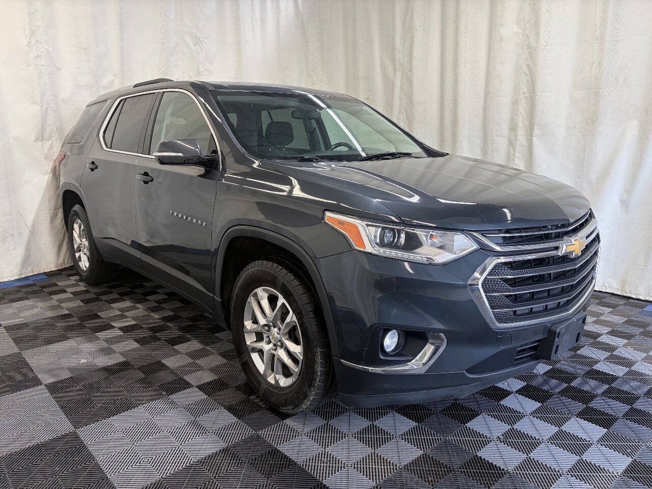 Used 2018 Chevrolet Traverse LT FWD image 3