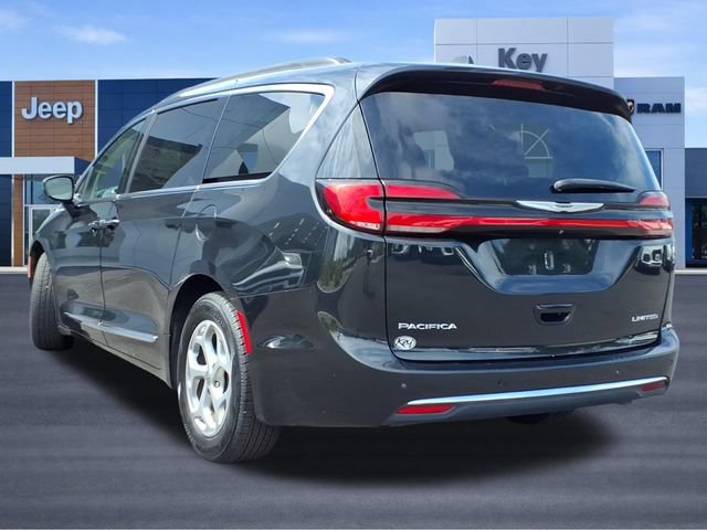 Used 2023 Chrysler Pacifica Limited FWD image 3