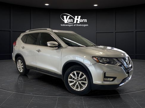 Used 2017 Nissan Rogue SV FWD image 1