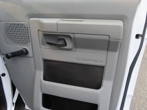 Used 2014 Ford E-150 and Econoline 150 RWD image 18