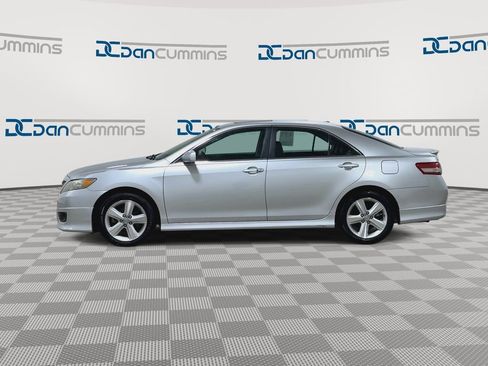 Used 2010 Toyota Camry SE FWD image 5