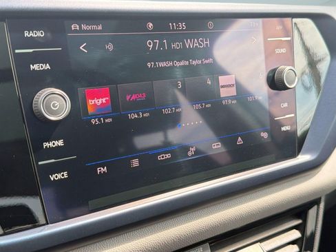 Certified 2022 Volkswagen Taos SE image 21