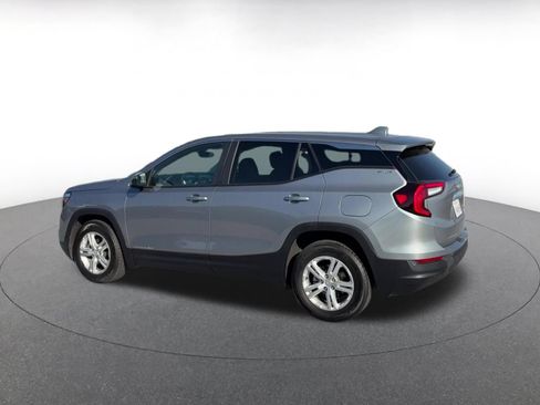 Used 2024 GMC Terrain SLE FWD image 10
