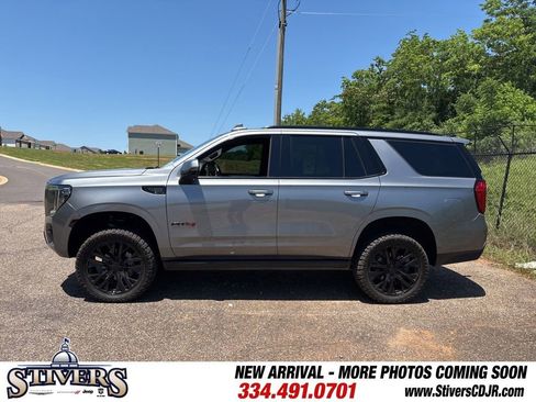 Used 2021 GMC Yukon AT4 w/ AT4 Premium Package AWD/4WD image 4