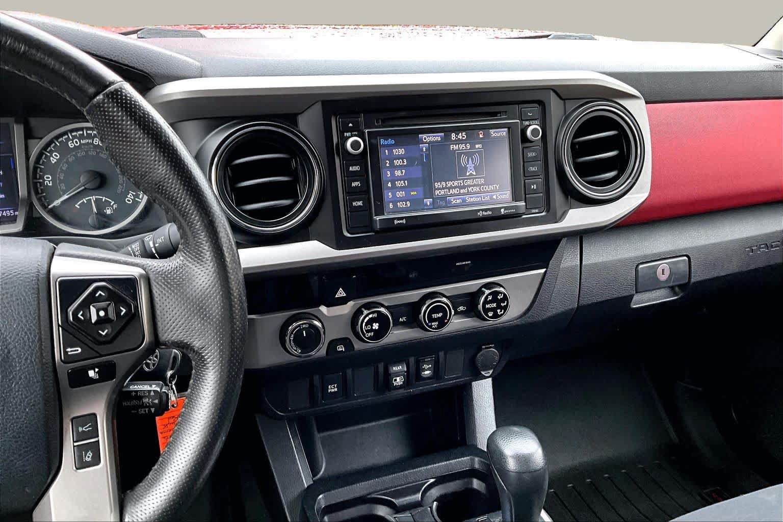 Used 2018 Toyota Tacoma SR5 AWD/4WD image 7