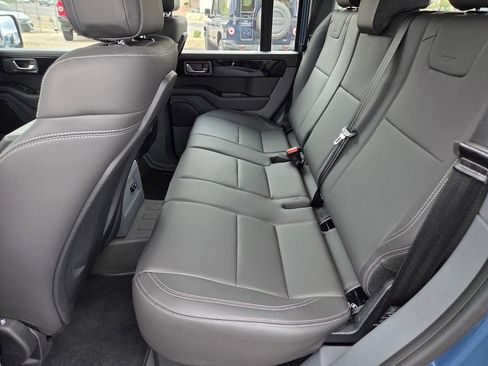 Used 2025 INEOS Grenadier Fieldmaster Edition image 12