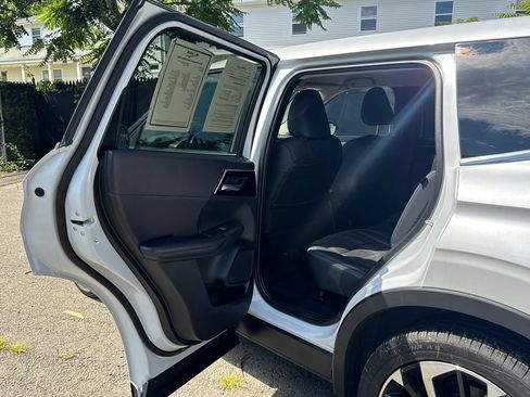 Used 2024 Mitsubishi Outlander 4WD Plug-In Hybrid image 14