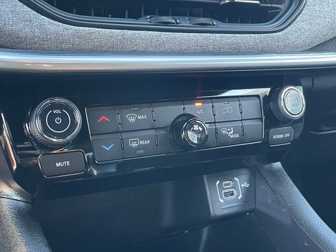 Used 2024 Jeep Compass Sport image 23