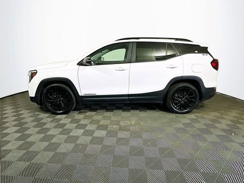Used 2023 GMC Terrain SLE w/ Driver Convenience Package FWD image 5