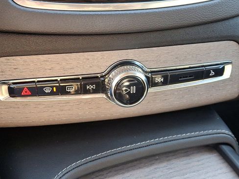 Used 2022 Volvo XC90 T6 Inscription w/ Lounge Package image 19