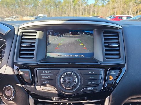 Used 2019 Nissan Pathfinder S image 26