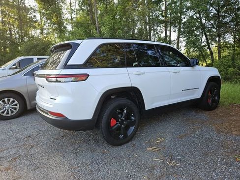 Used 2025 Jeep Grand Cherokee Limited w/ Black Appearance Package RWD image 6