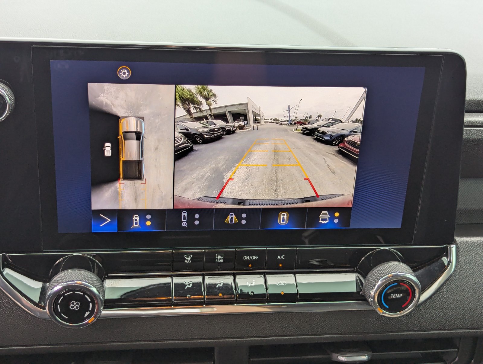 Used 2023 Chevrolet Colorado Trail Boss w/ Technology Package AWD/4WD image 28