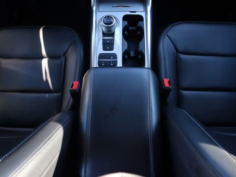 Used 2022 Ford Explorer XLT w/ Equipment Group 202A image 15