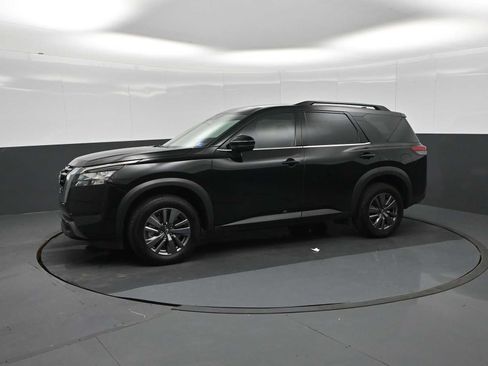 Used 2025 Nissan Pathfinder SV AWD/4WD image 4