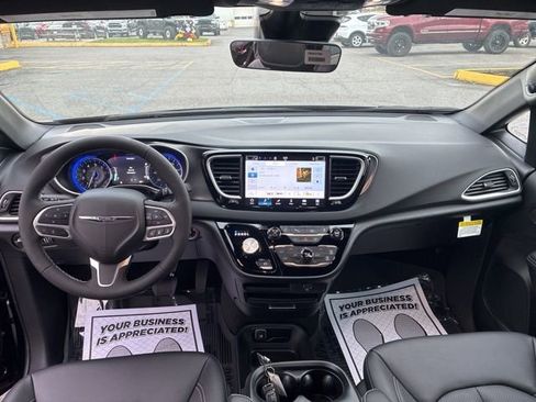 New 2026 Chrysler Voyager LX FWD image 10