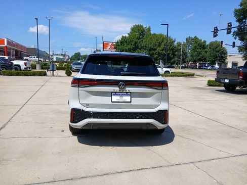 New 2026 Volkswagen Tiguan SE R-Line FWD image 6