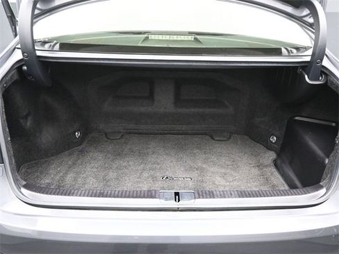 Used 2016 Lexus ES 300h image 36